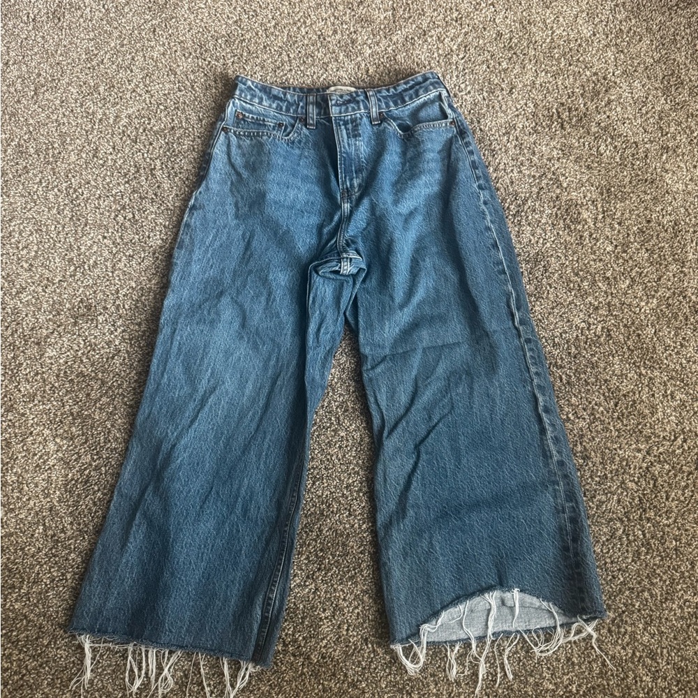 Abercrombie & Fitch Distressed Blue wide leg Jeans - short